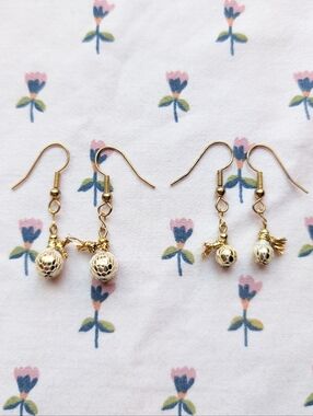 Fairy core gold honeycomb pattern ball earrings